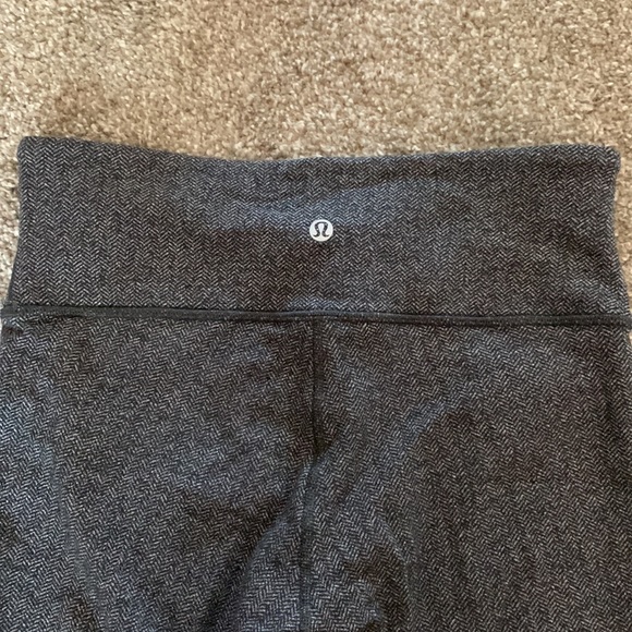 Lululemon Wunder Under low rise tight 28” - Picture 3 of 6